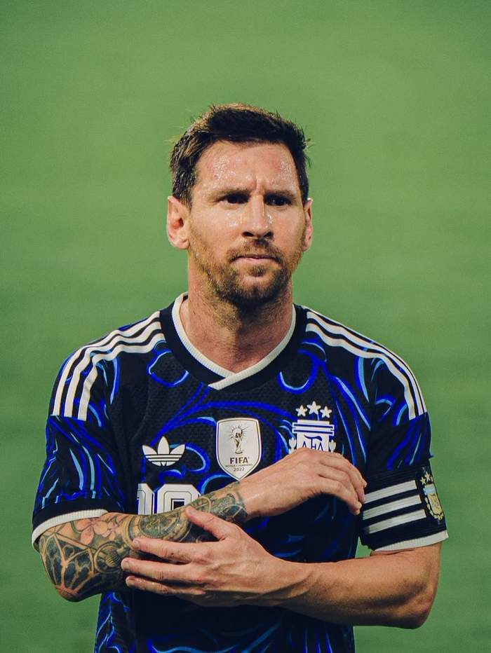 梅西国家队首秀破门助阿根廷夺首胜