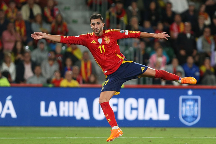 费兰西甲8场零进球，巴萨仍力挺其续约