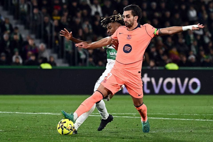 费兰西甲8场零进球，巴萨仍力挺其续约