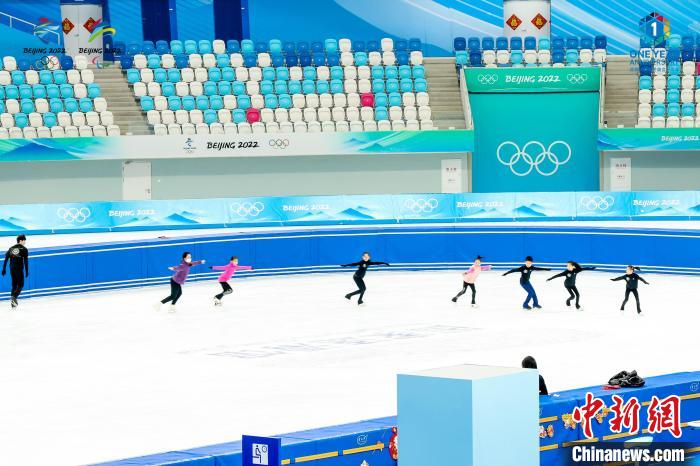 辉煌冬奥主题展览暨群众性冰雪运动嘉年华在京