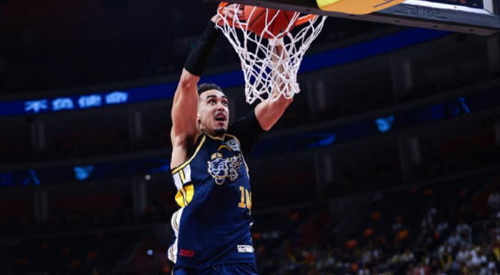 广东男篮主场不敌福建队 奎因砍下31分引领逆转