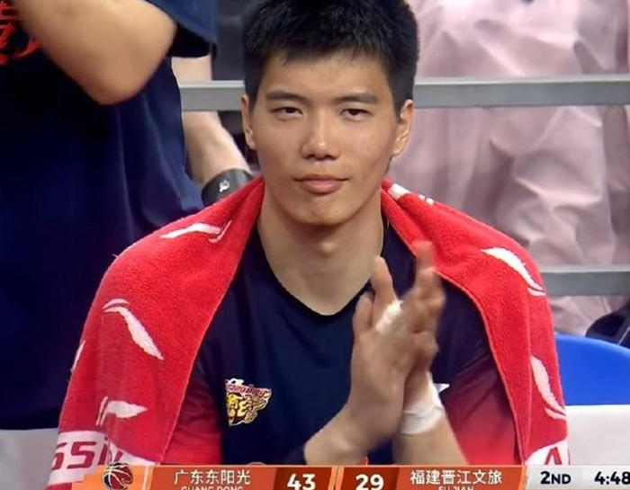 广东男篮主场不敌福建队 奎因砍下31分引领逆转